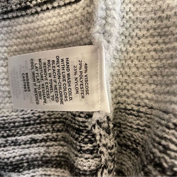 Halogen Grey Clara Striped Short Sleeve Sweater Size Small NWT - Picture 8 of 8